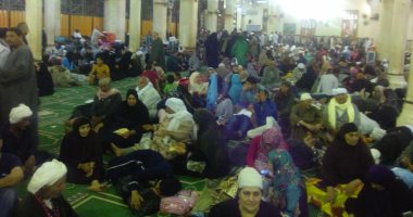 بالفيديو والصور.. الآلاف يفترشون مسجد الدسوقى فى الليلة الختامية