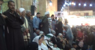 بالصور.. زحام فى الليلة الختامية لمولد الدسوقى وسط زغاريد النساء
