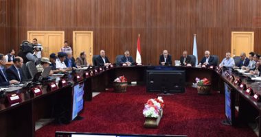 بالصور.. رئيس الوزراء يوجه بحصر أضرار سيول رأس غارب وتوفير الخدمات للمواطنين 