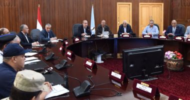 بالصور.. رئيس الوزراء يصل ديوان محافظة البحر الأحمر بعد زيارة سريعة للغردقة