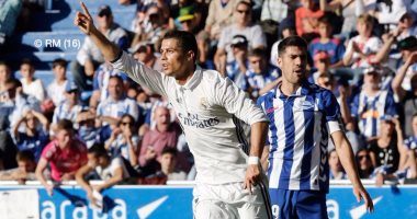 شاهد.. "هاتريك" رونالدو يتصدر 10 أرقام من رباعية ريال مدريد فى ألافيس