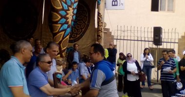 بالصور.. سكرتير عام المنوفية يكرم مدير مشروع النقل غير الآلى بالمحافظة