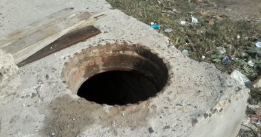بالوعة صرف صحى مكشوفة تهدد حياة تلاميذ مدرسة شطا فى دمياط