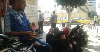 متقدمين لشقق إسكان اجتماعى منذ 7 سنوات يتظاهرون أمام ديوان محافظة المنوفية