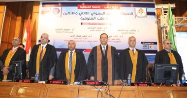 محافظ المنوفية يشارك فى الاحتفال بالعيد الـ32 لكلية الطب