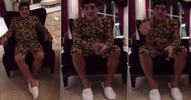 بالصور.. مارادونا يحتفل بعيد ميلاده الـ56 بـ"البيجامة"