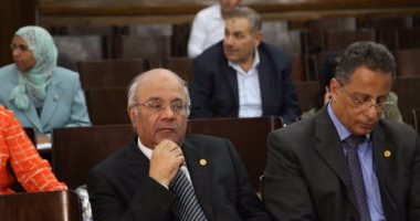 بالصور.. بدء اجتماع "محلية البرلمان".. واللجنة تقدم العزاء لضحايا السيول بالصعيد
