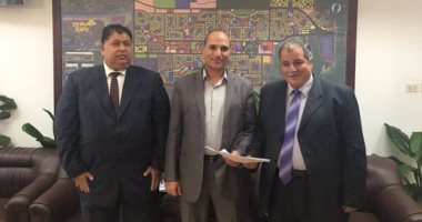 بالصور..  رئيس جامعة دمياط يتسلم أرض المستشفى الجامعى 