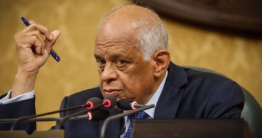  عبد العال مداعباً النواب: "اشمعنى الماتش مستعجلين عليه.. شوفوا الجلسة" 