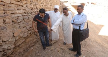 بالصور.. فريق "حديد المصريين" يتفقد قرية "توشكى" بالنوبة تمهيدا لإعمارها