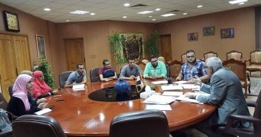 نائب رئيس جامعة المنصورة يناقش مشروع تخرج لخدمة طلاب الجامعة