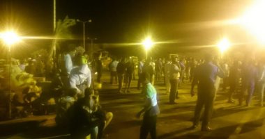 بالصور.. مظاهرة لأهالى رأس غارب للمطالبة بإقالة المحافظ ورئيس المدينة