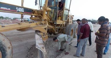 استكمال رصف الطرق الداخلية بمراكز الوادى الجديد بتكلفة 26,5 مليون جنيه