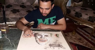 الرسم مش بس ألوان .. أحمد رجب فنان يرسم لوحاته بالبهارات والنسكافيه 