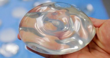 استشارى جراحة تجميل يحذر من استخدام حشوات الثدى السيلكون الصينى