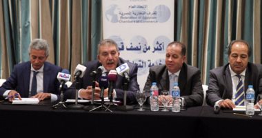 بالصور.. الغرف التجارية: الدولار انخفض 3% وحائزو العملة يتكبدون خسائر كبيرة