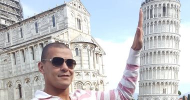 عبد الواحد السيد ينشر صورة أمام برج بيزا المائل على إنستجرام