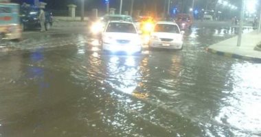 توقف حركة المرور بسبب كسر ماسورة مياه بجوار وحدة مرور فيصل