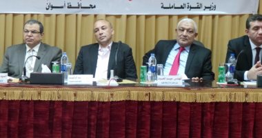 وزير القوى العاملة يصل مصنع كيما بأسوان ويعقد مؤتمرا عماليا