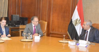 ​وزير الصناعة يبحث مع السفير الأسترالى تعزيز علاقات الاقتصاد والاستثمار