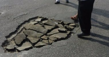 بالصور.. أعمال إصلاح بكوبرى أكتوبر بعد ظهور حفرة 