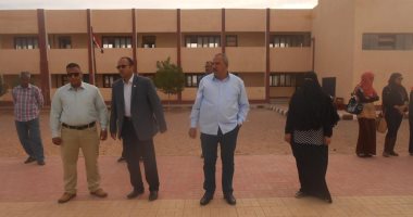 رئيس مدينة دهب يتفقد المدارس ويمنح المعهد الأزهرى 15 شجرة بجنوب سيناء