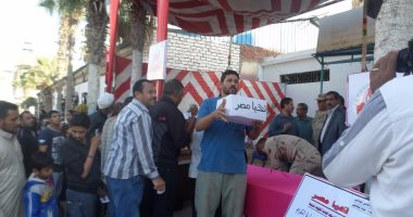 بالفيديو والصور..توزيع كراتين القوات المسلحة على أهالى القنطرة بالإسماعيلية