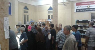 رئيس مدينة دمياط يؤكد توفير كميات كبيرة من السلع المدعمة فى منافذ البيع