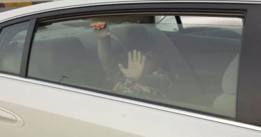 طفلة 7سنوات تنقذ شقيقيها من الموت بعد انقلاب سيارتهم بأستراليا