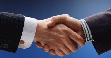 ريمون ميشيل يكتب : نصائح ذهبية لكسب قلوب الآخرين  