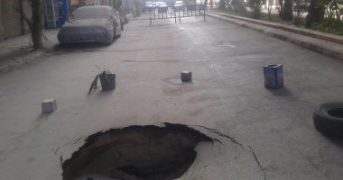 تسيير حركة المرور بعد هبوط أرضي امام قرية رحيل بالفيوم 