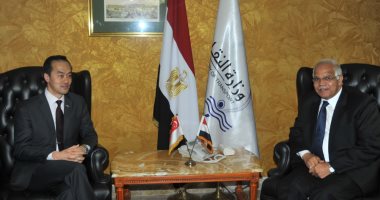 وزير النقل يلتقي وزير التجارة والصناعة السنغافورى لبحث التعاون في إدارة الموانئ 