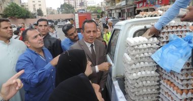 بالصور .. مساعد وزير الداخلية يتفقد قوافل السلع المخفضة بطنطا