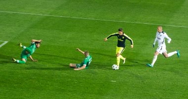 دوري الأبطال.. شاهد كيف أهان أوزيل مدافعى لودوجوريتس بمساعدة الننى