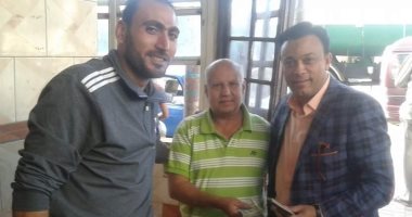 مواطن سكندرى يعثر على مبلغ من الدولارات ويعيده لصاحبه