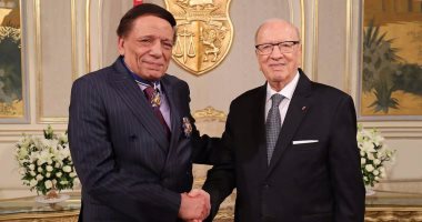 ننشر صور تكريم عادل إمام مع الرئيس التونسى ومنحه الوسام الوطنى للاستحقاق