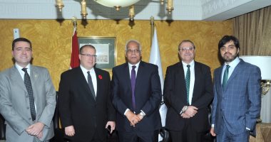وزير النقل يستقبل السفير الكندى 