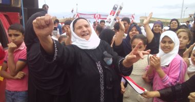 بالفيديو.. صياد يخلع جلبابه بعد نقل الاحتفال بالعيد القومى للمحافظة للبرلس 