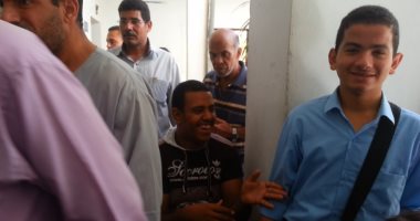 بالفيديو والصور.. مأساة 150 طفلا معاقا بالعاشر نقلوا مرتين من مدرستهم