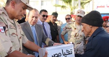 بالفيديو.. توزيع 12 ألف كرتونة مواد غذائية بنصف الثمن هدية من القوات المسلحة لأبناء دمياط