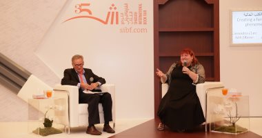أبرز كاتبة لروايات الخيال توجه نصائحها للكتاب الجدد فى معرض الشارقة