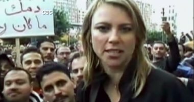 كاتبة أمريكية تتهم كلينتون بالتغاضى عن اغتصاب صحفية أثناء ثورة 25 يناير