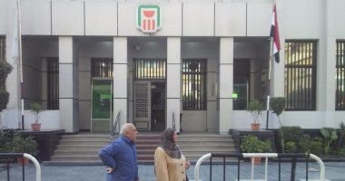 بالفيديو والصور.. البنوك تستقبل العملاء لأول مرة الجمعة 