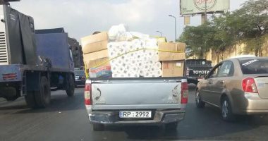 بالصور... قارئ يرصد سيارة نقل بدون لوحات مرور على الطريق الزراعى