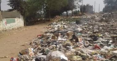 أهالى قرية ميت إشنا بالدقهلية يشكون من تراكم القمامة فى الشوارع