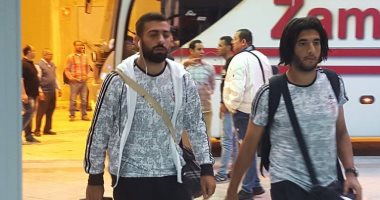 بالصور .. وصول فريق الزمالك إلى ملعب برج العرب استعداداً للمصرى