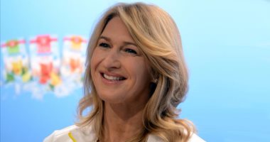 شتيفى جراف تلعب التنس على أكبر جسر فى العالم