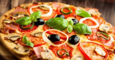 بالصور والخطوات .. طريقة عمل عجينة البيتزا