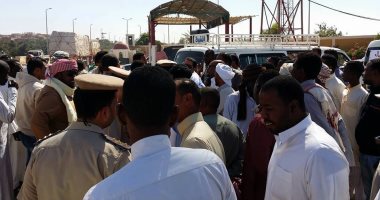 بالصور.. مساعد مدير أمن أسوان ينهى أزمة بين نوبيين وقوة شرطة كمين الخطارة