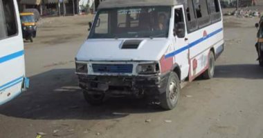 بالصور.. قارئ يرصد كوارث الميكروباص.. سيارات متهالكة وأطفال على عجلة القيادة